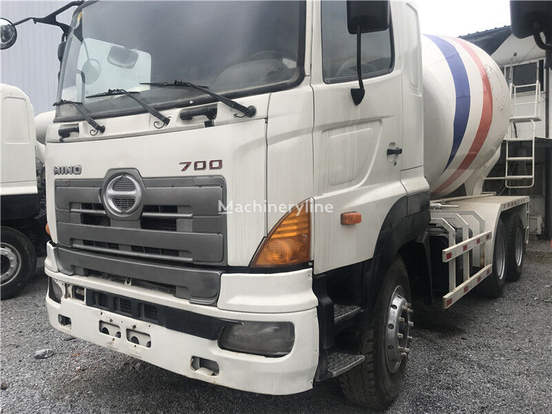 автобетоносмеситель Hino 700